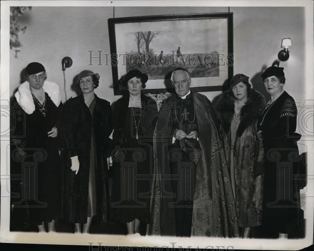 1933 Press Photo New York Cardinal Hayes, Mrs J McDonnell, T Fields in NYC