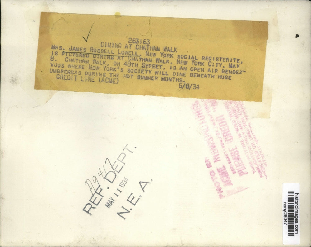 1934 Press Photo New York Mrs James Lowell dines at Chatham Walk NYC - neny26047