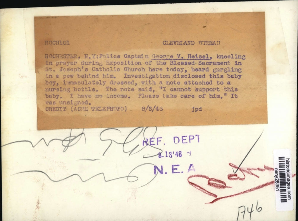 1948 Press Photo Rochester NY Abandoned baby found by Police Captain RNY