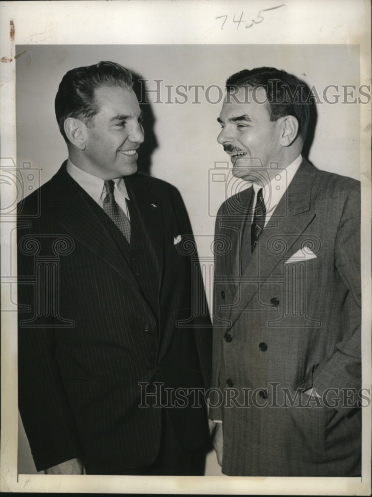 Load image into Gallery viewer, 1945 Press Photo New York Gov Thomas E Dewey &amp; Eddie Eagan of Athletic Comm NYC
