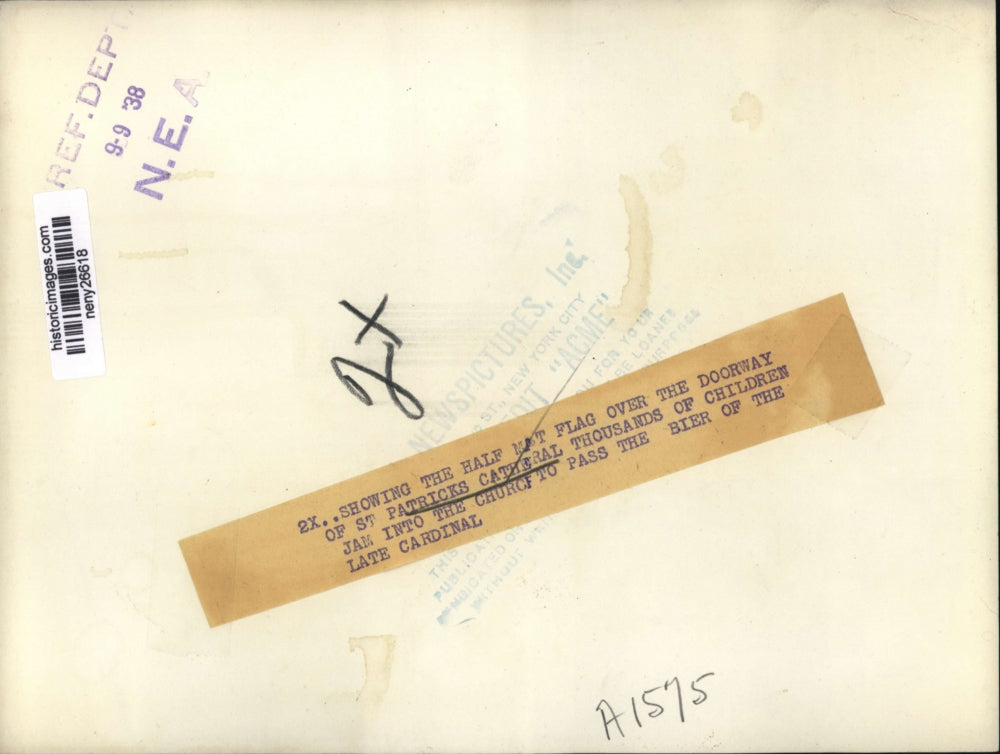 1938 Press Photo New York St Patrick's Cathedral flag at half mass for a funeral