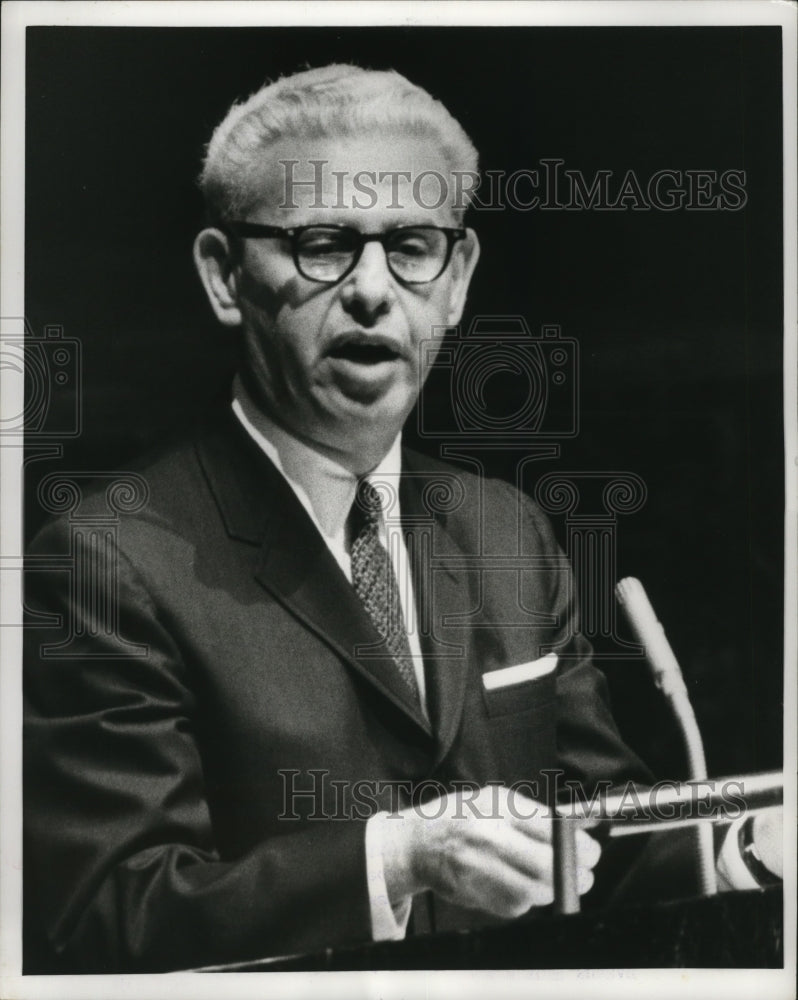 1965 Press Photo New York Ambassador Arthur Goldberg addresses the UN NYC