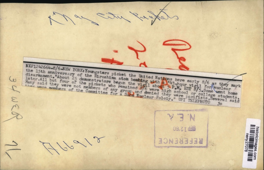 1960 Press Photo New York Demonstrators Picket United Nations for Peace NYC