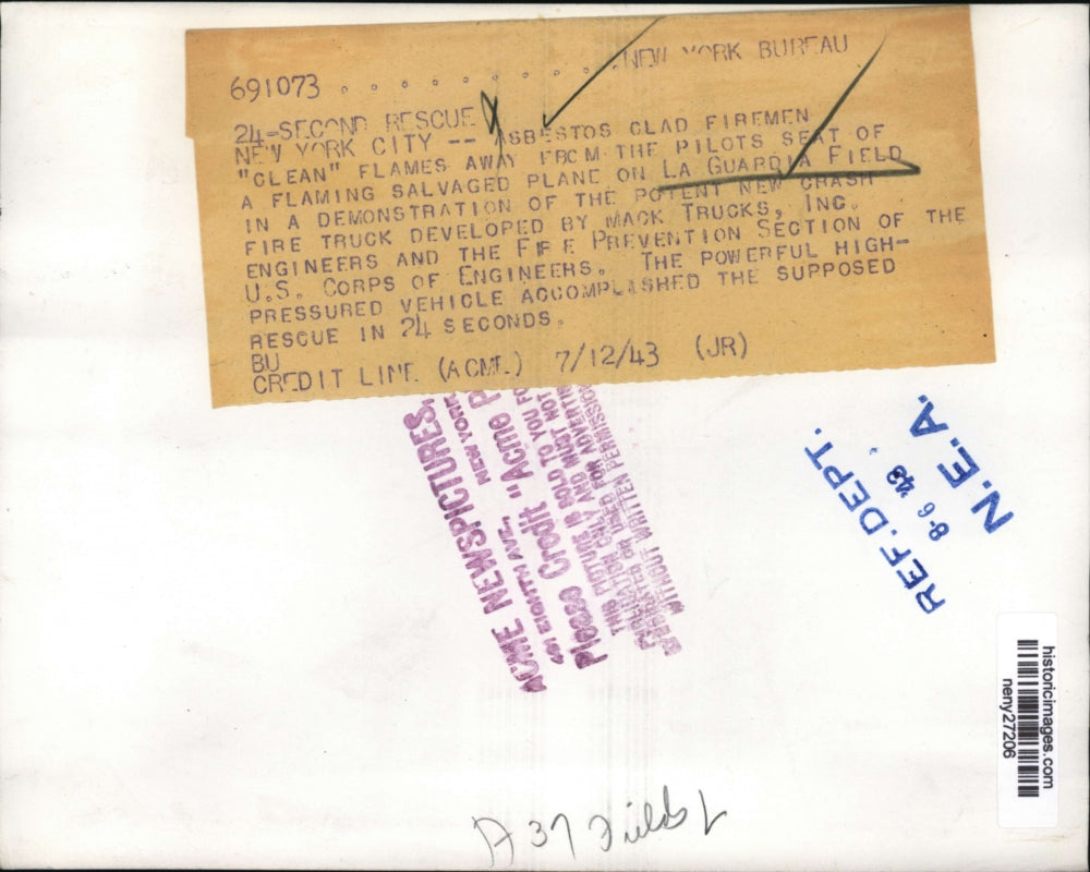 1943 Press Photo New York firemen at La Guardia field demo new Mack truck NYC