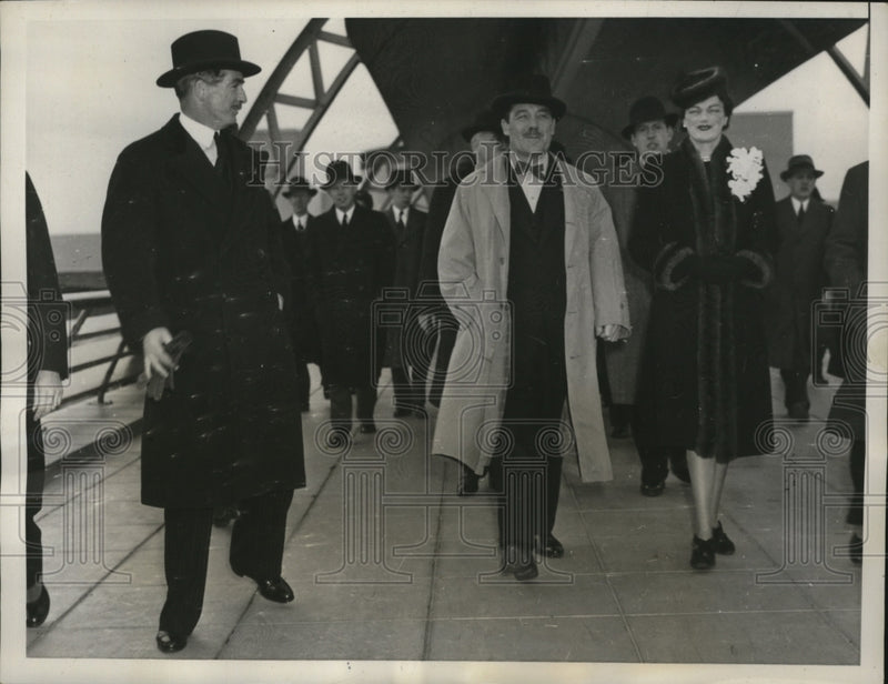 Load image into Gallery viewer, 1938 Press Photo New York Anthony Eden Arrives for World's Fair NYC - neny27217
