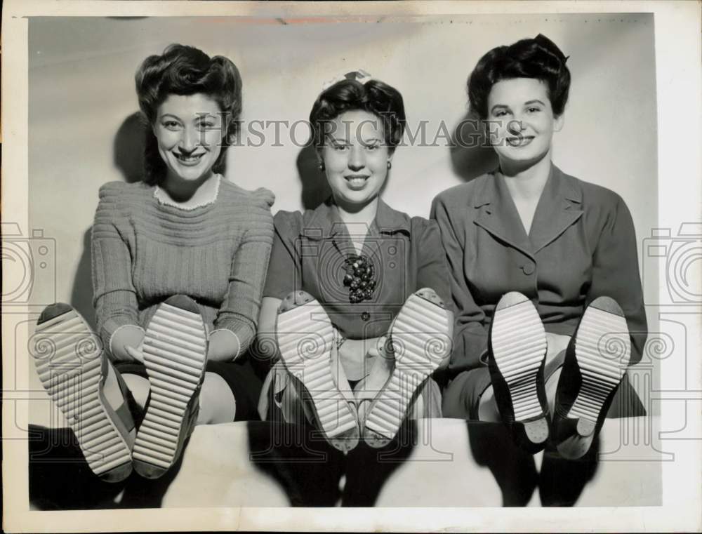 1943 Press Photo Three girls model shoes made of wooden dowel pins - neny28417- Historic Images