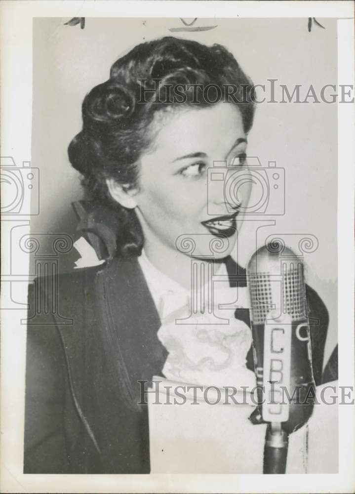1943 Press Photo Radio Star Zina Hampshire hurt in New York Attack - neny28588- Historic Images