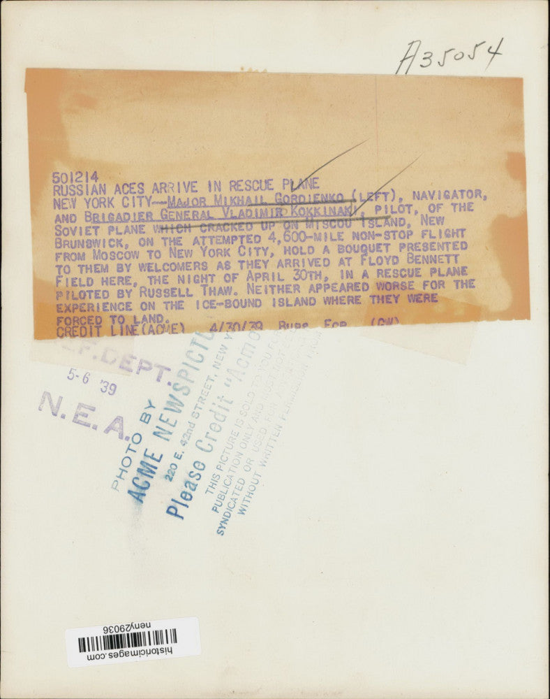 Load image into Gallery viewer, 1939 Press Photo Soviet Pilots Gordienko and Kokkinaki arrive in New York

