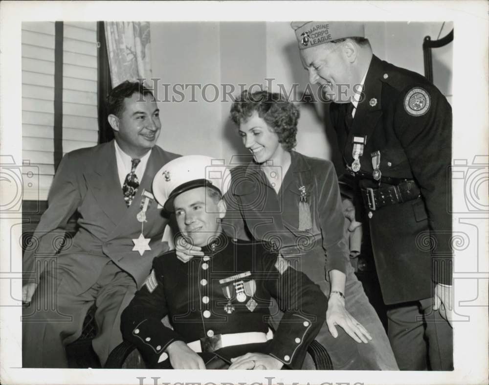 1943 Press Photo Blind Marine Sgt. Albert Schmidt honored at New York Convention- Historic Images