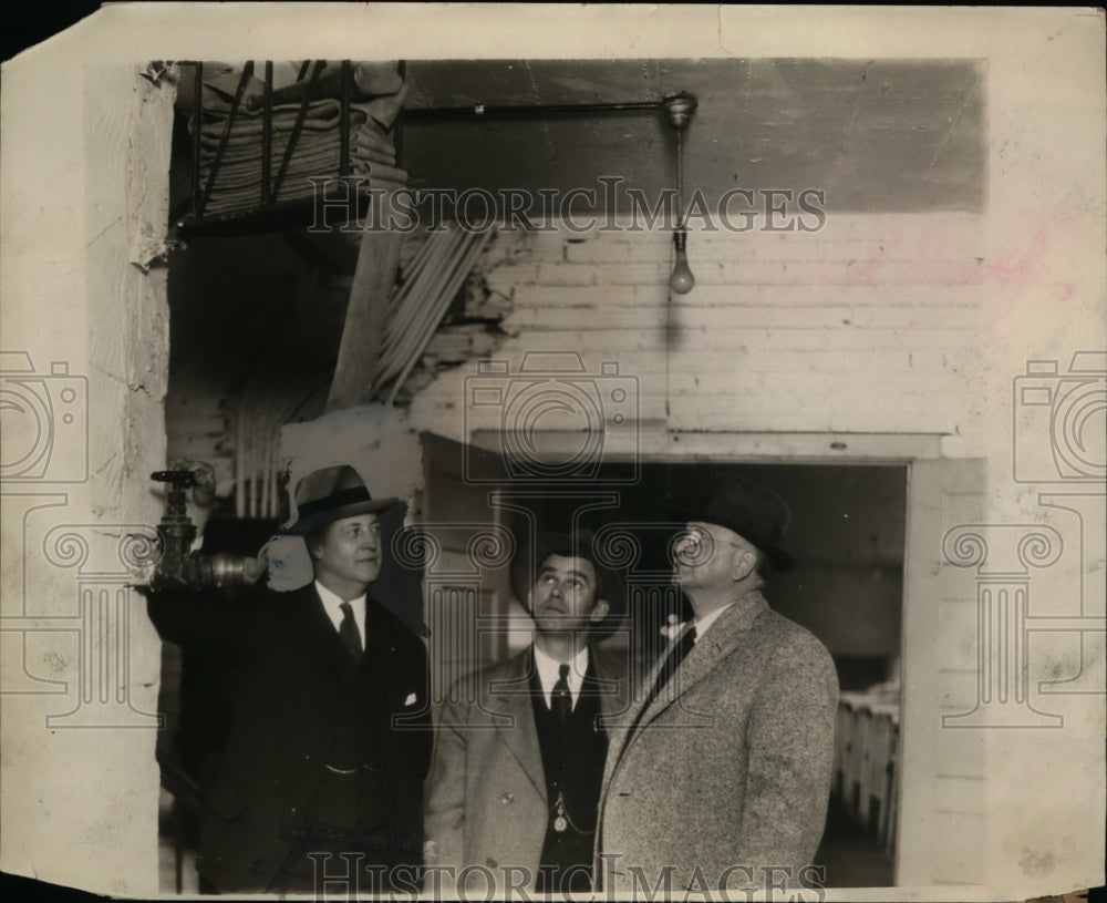 1930 Press Photo Fire Marshal Thomas Martinec inspects Warrensville Workhouse