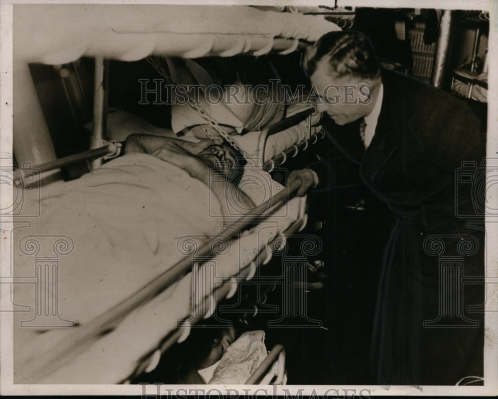 1937 Press Photo shipwreck survivor Matthew Kkaris, on CGC "Mendota" - neo00191