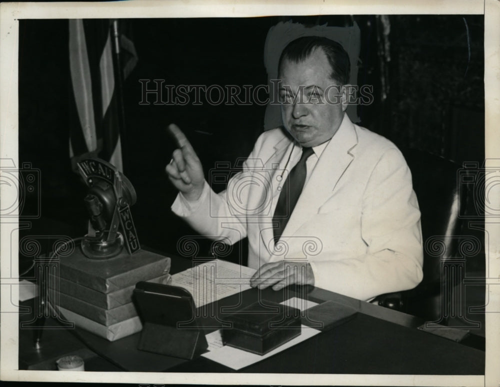 1937 Press Photo Mayor S. Davis Wilson broadcasting plea for end of truck strike
