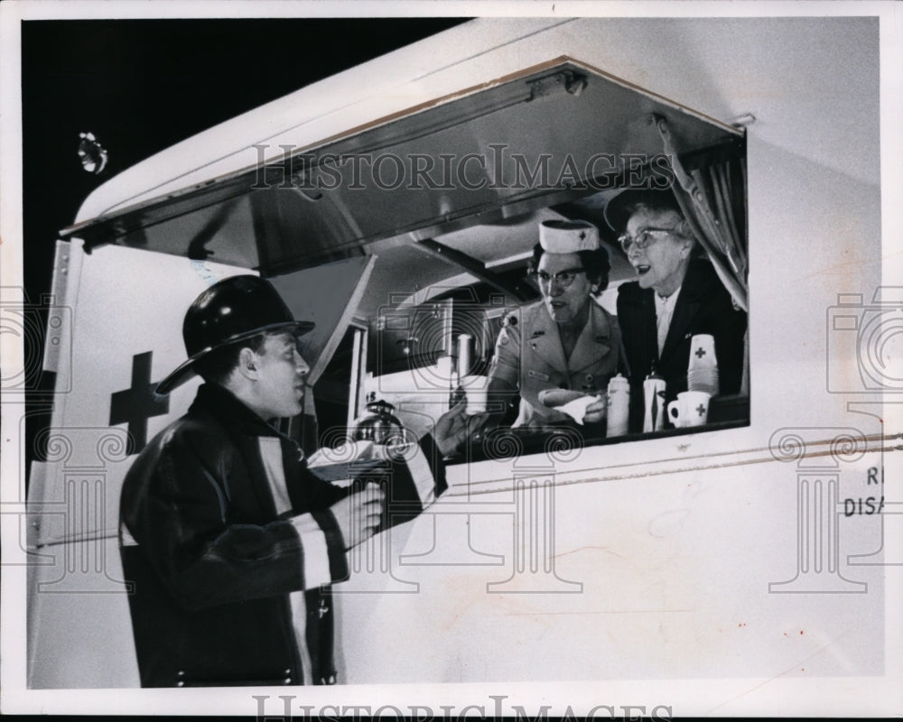 1967 Press Photo Red Cross workers provide food, drinks to fireman - neo00243- Historic Images