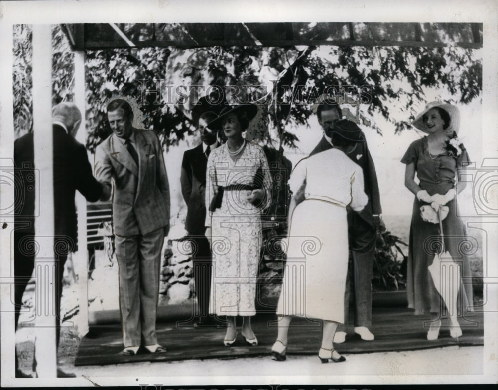 1935 Press Photo Prince George &amp; Princess Marina receiving guests in Nassau