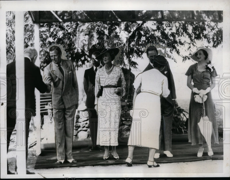 Load image into Gallery viewer, 1935 Press Photo Prince George &amp; Princess Marina receiving guests in Nassau
