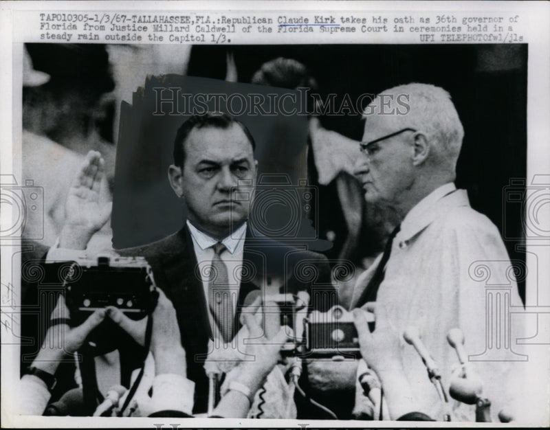 Load image into Gallery viewer, 1967 Press Photo Republican Claude Kirk takes oath as governor of Florida

