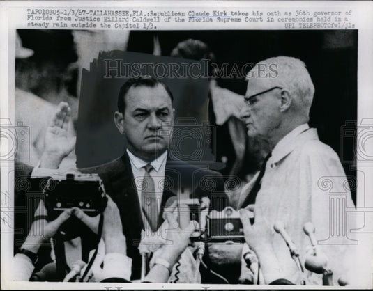 1967 Press Photo Republican Claude Kirk takes oath as governor of Florida
