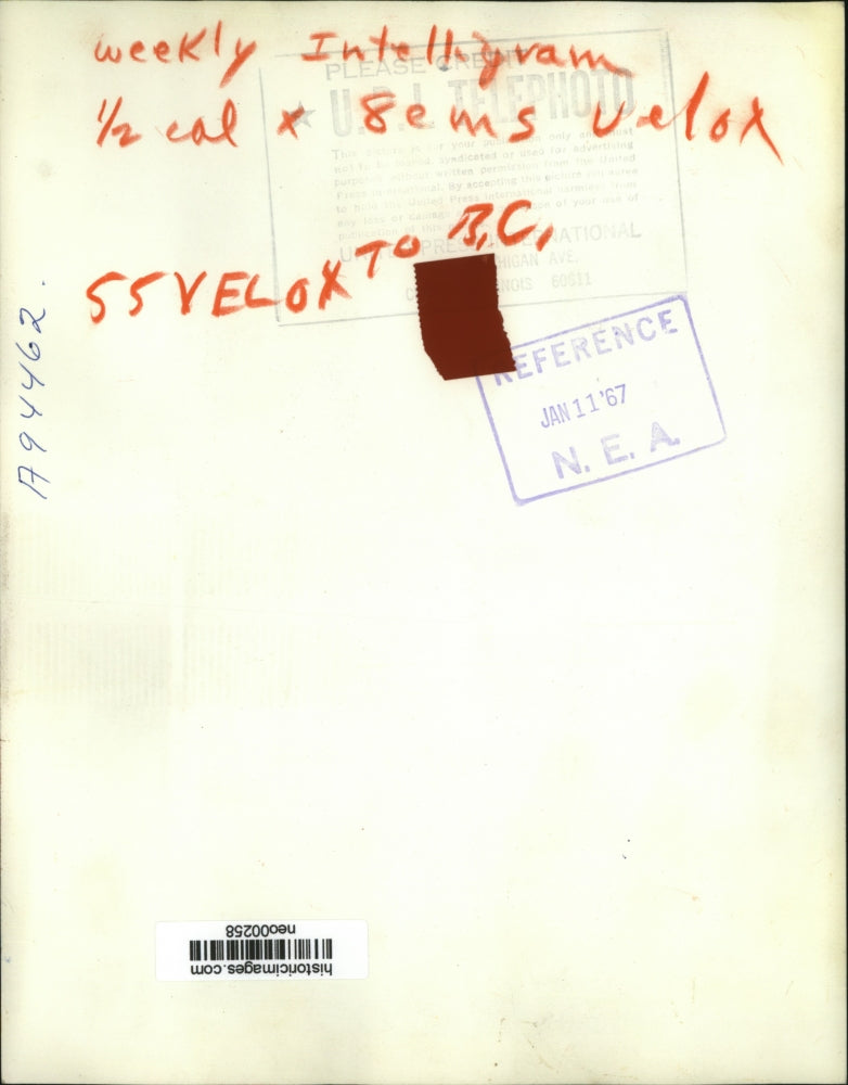 1967 Press Photo Republican Claude Kirk takes oath as governor of Florida