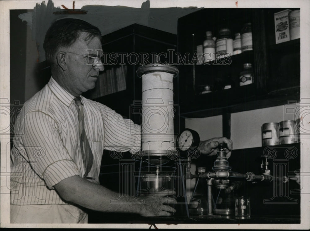 1938 Press Photo chemist Earl Whittier working on a cloth made from milk