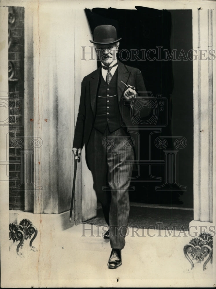1931 Press Photo Ramsay McDonald Leaving 10 Downing Street, London - neo00519