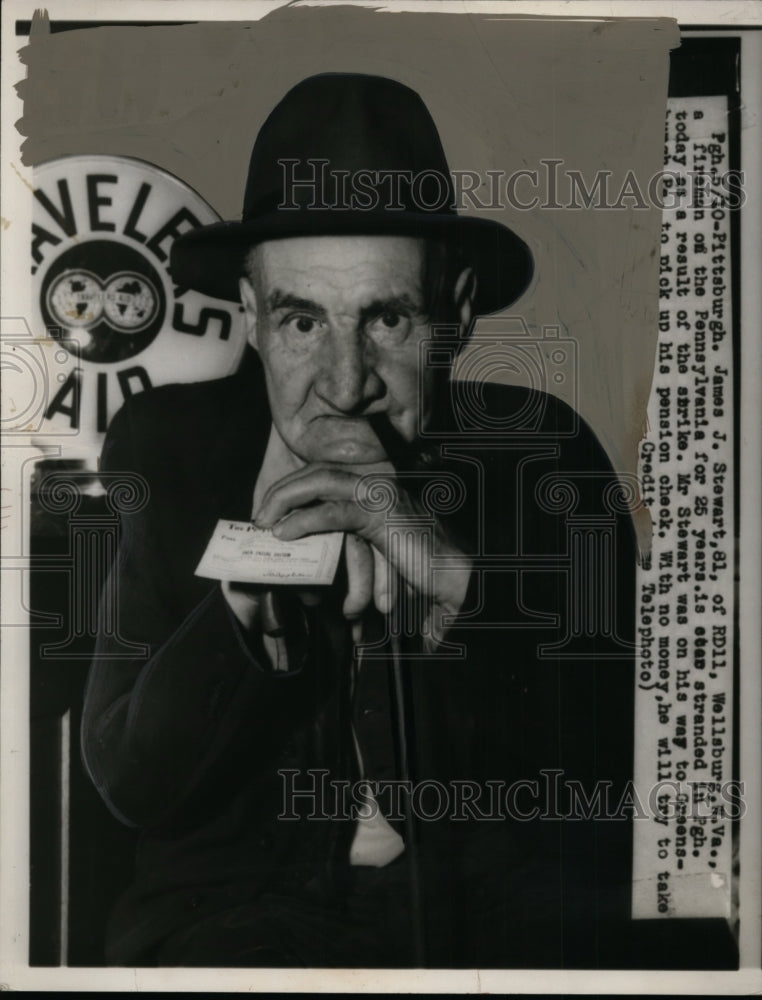 1950 Press Photo James J. Stewart, Stranded in Pittsburgh Strike - neo00579
