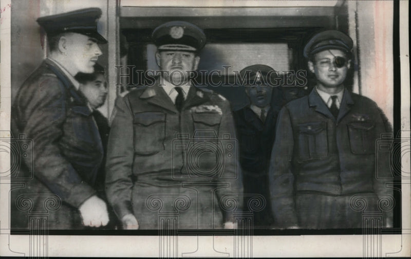 Load image into Gallery viewer, 1957 Press Photo Israeli Moshe Dayan, UN Cmdr Maj Gen ELM Burns of Canada
