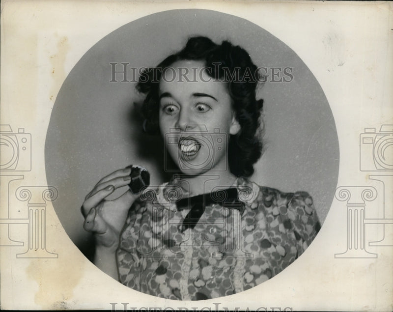 Load image into Gallery viewer, 1940 Press Photo Norma Penschuck tries candy that is really made of soap
