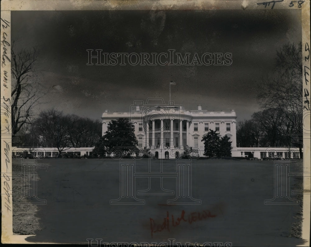 1952 Press Photo South lawn of the renovated White House for President Truman