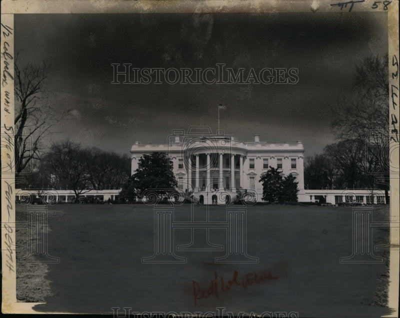 Load image into Gallery viewer, 1952 Press Photo South lawn of the renovated White House for President Truman
