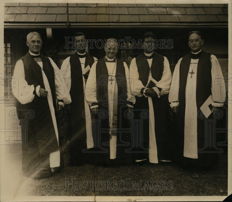 Load image into Gallery viewer, 1931 Press Photo Rev Efrain Salinas, Rev John B Bentley, Bishop PT Rowe
