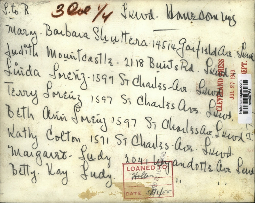 1949 Press Photo Mary & Barb Shuttera, J Mountcaste with Santa Claus - neo00764