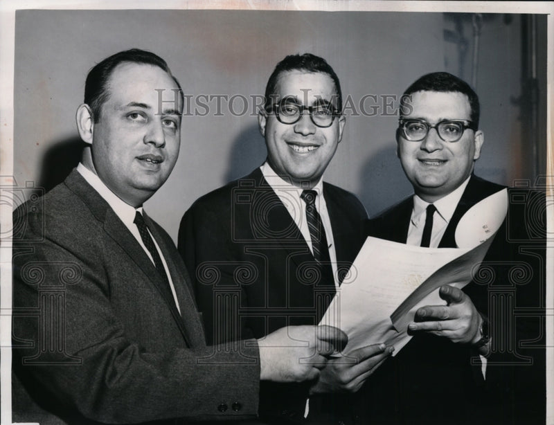 Load image into Gallery viewer, 1962 Press Photo PArk Synagogue Club play Ed Sigelman, Marvin Karp - neo00766

