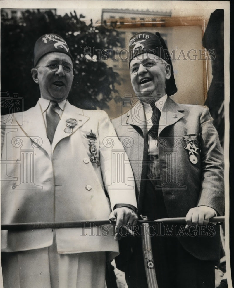 Load image into Gallery viewer, 1937 Press Photo Judge Clyde L. Webster, Walter S. Sugden, Shriner Leaders

