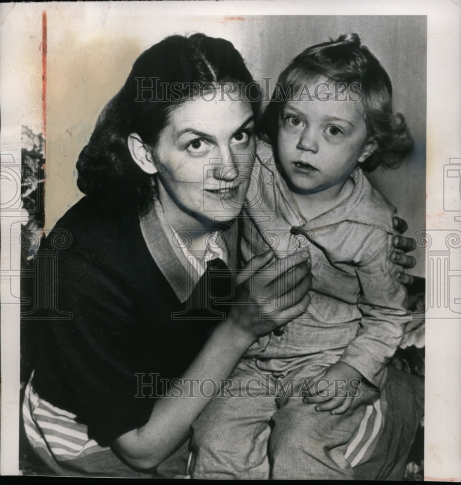 1948 Press Photo Ellen Peters, Selling Eyeball for $10,000, Daughter Rita Ann