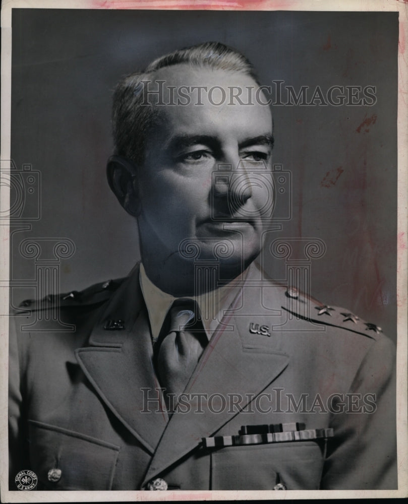1945 Press Photo Lieutenant General Robert E. Eichelberger - neo00990