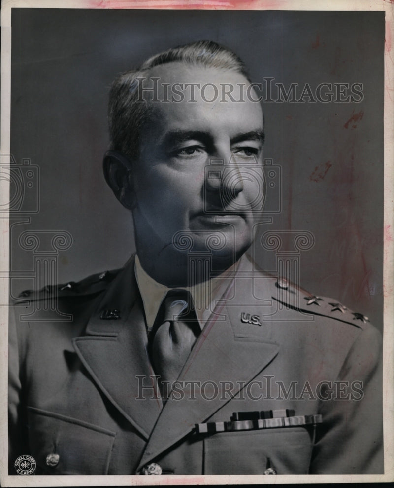 Load image into Gallery viewer, 1945 Press Photo Lieutenant General Robert E. Eichelberger - neo00990
