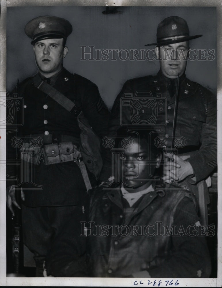 1934 Press Photo E.K. Harris, Black Assault Suspect in Police Custody