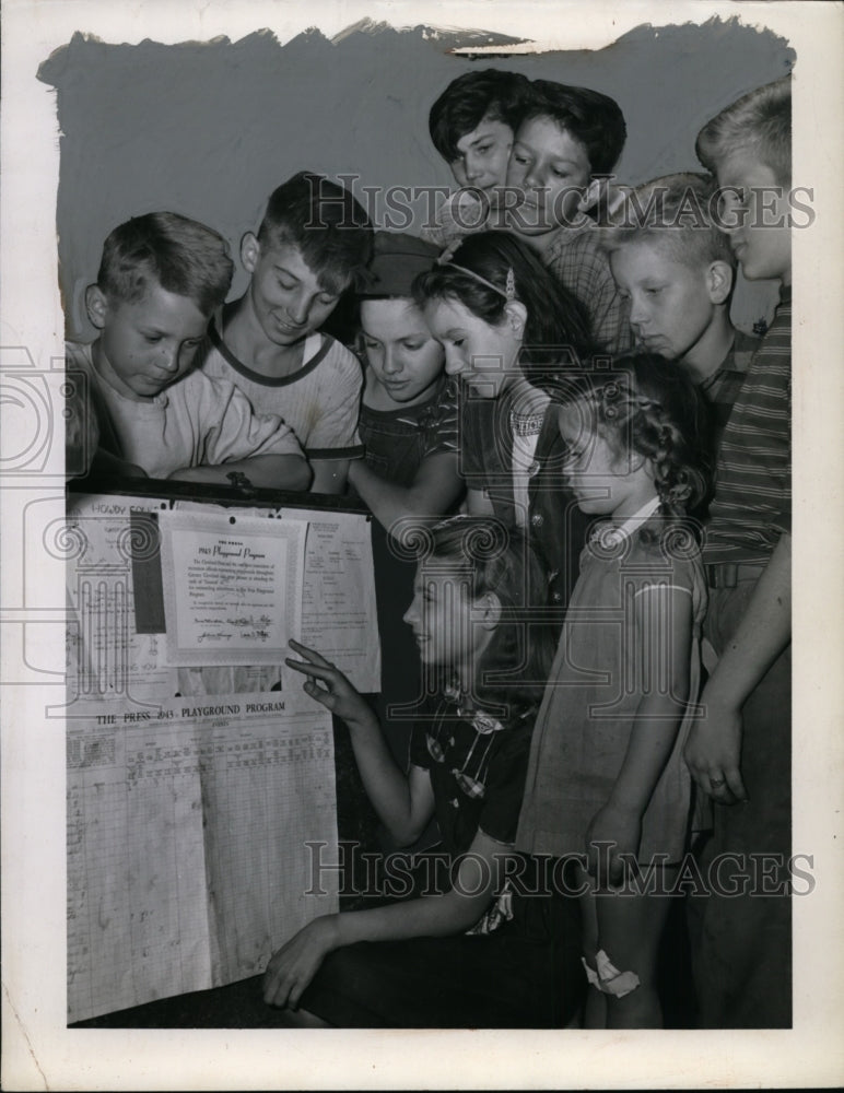 1943 Press Photo Children at Hodge Playground, Cleveland, Ohio - neo01115