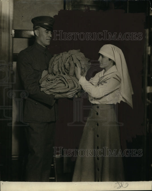1917 Press Photo Elizabeth Porter & Sergeant Emery H. Rudes of US Marine Corps