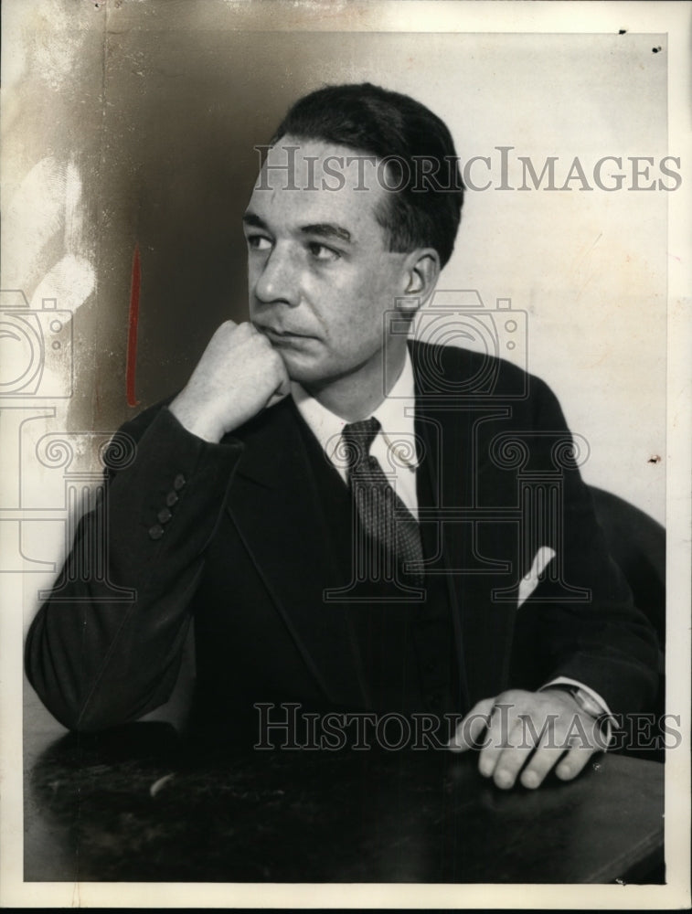 Load image into Gallery viewer, 1955 Press Photo David Lawson at his office desk - neo01297
