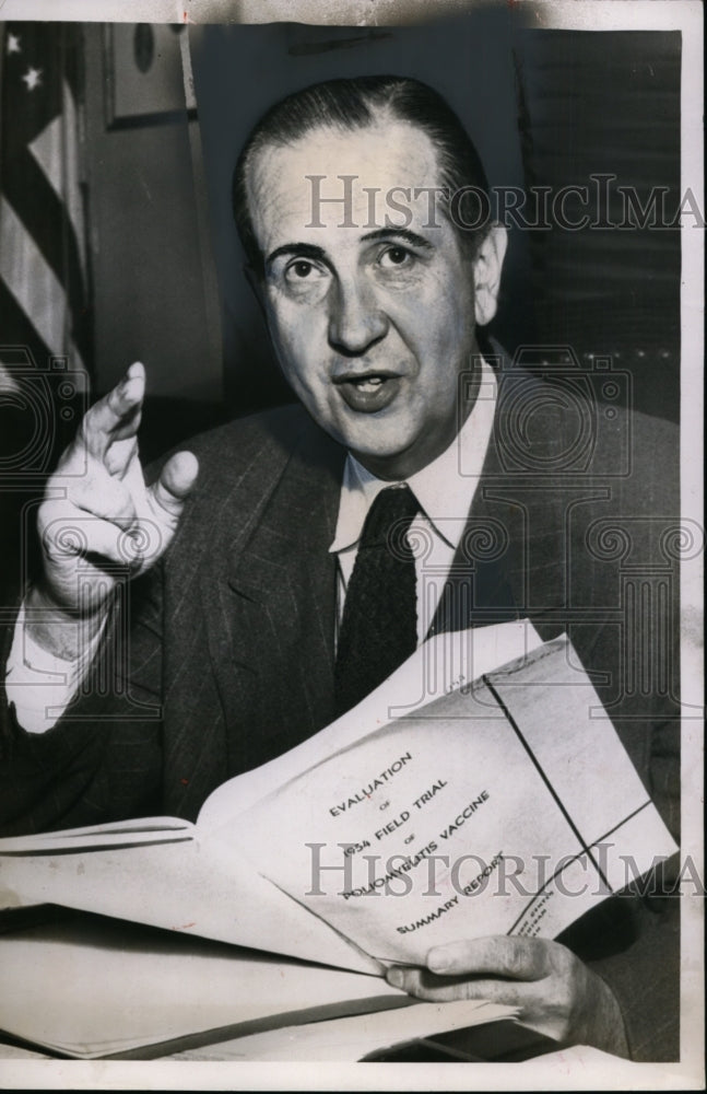 1955 Press Photo Leonard H Schegle at his office desk - neo01322