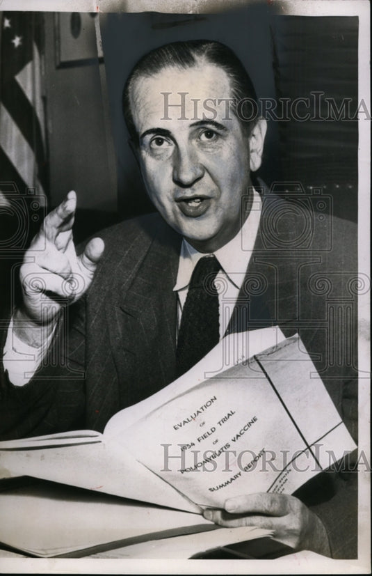 1955 Press Photo Leonard H Schegle at his office desk - neo01322