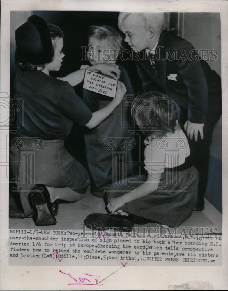 Load image into Gallery viewer, 1954 Press Photo Kenneth, Diane, Arthur, Odille Follenius in NYC - neo01414
