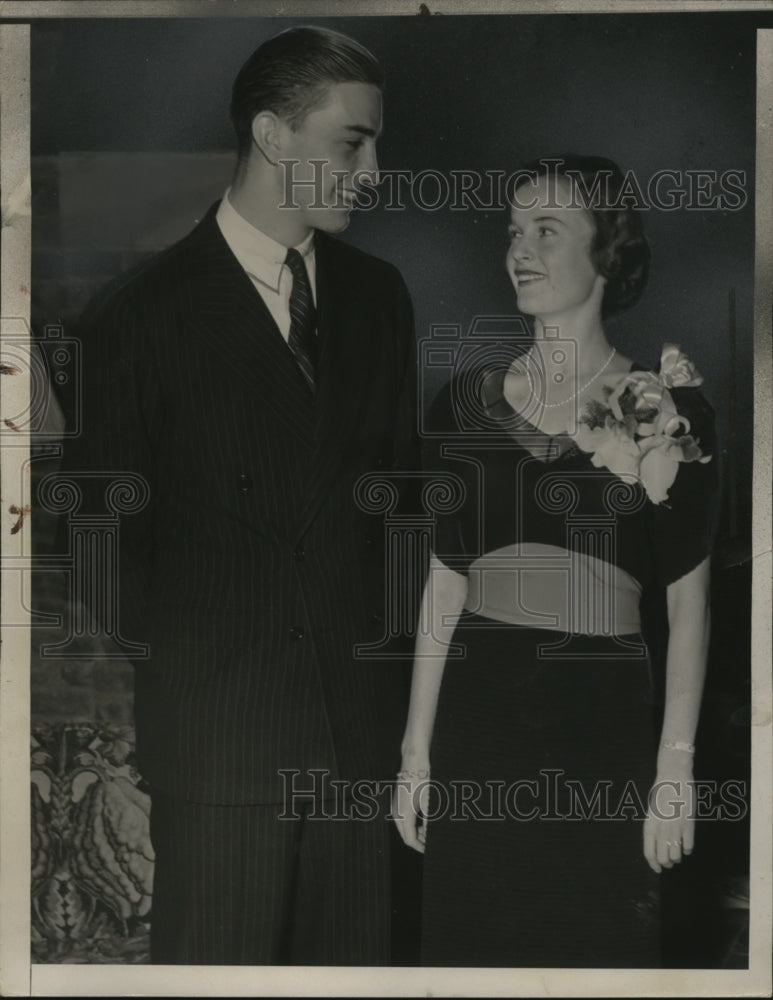 1936 Press Photo Ethel DuPont & FD Roosevelt Jr son of the President - neo01466