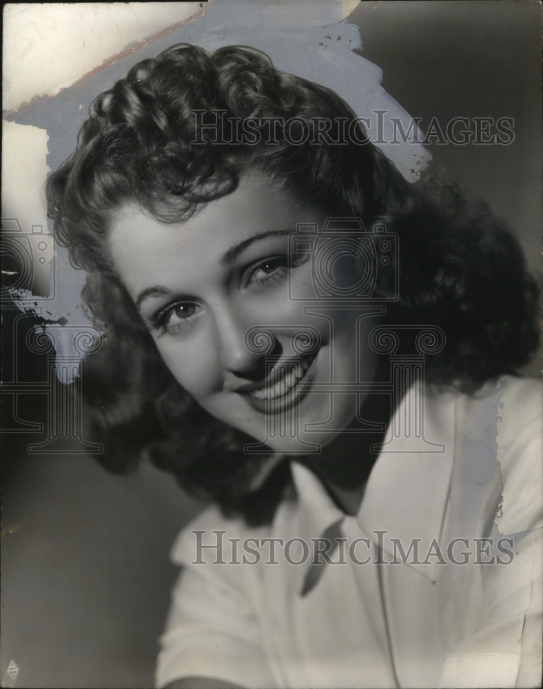 1943 Press Photo Audrey Soug for Warner Brothers Pictures - neo01540