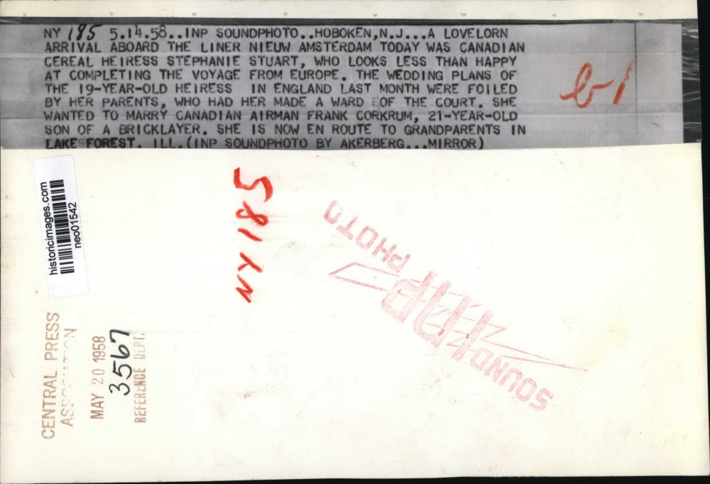 1958 Press Photo Canadian heiress Stephanie Stuart arrives at Hoboken NJ