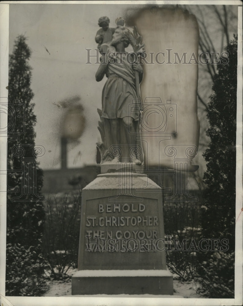 1930 Press Photo Statue of St Christopher in Cleveland Ohio - neo01587