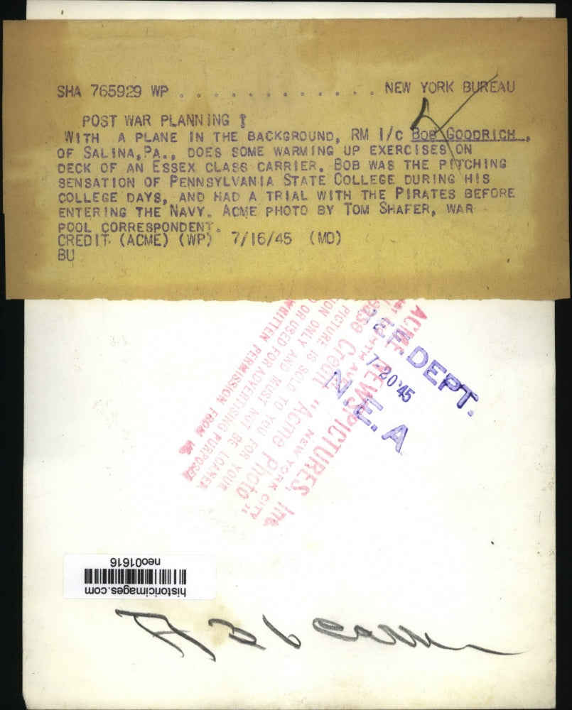 1945 Press Photo M 1/c Bob Goodrich on Essex class carrier with planes on deck