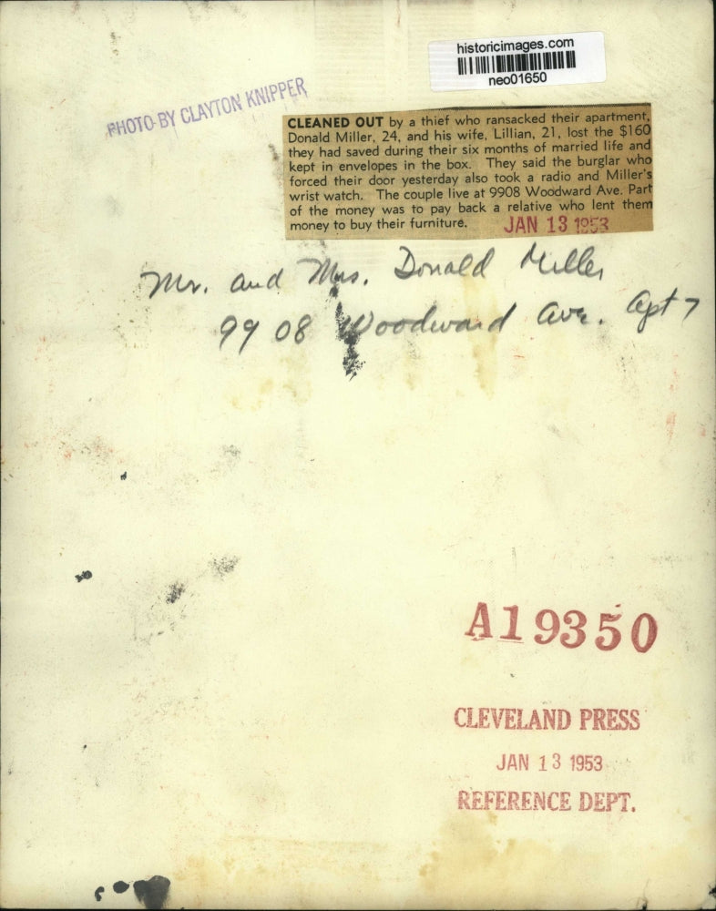 1953 Press Photo A Couple is Robbed of Savings, a Radio, and a Wristwatch