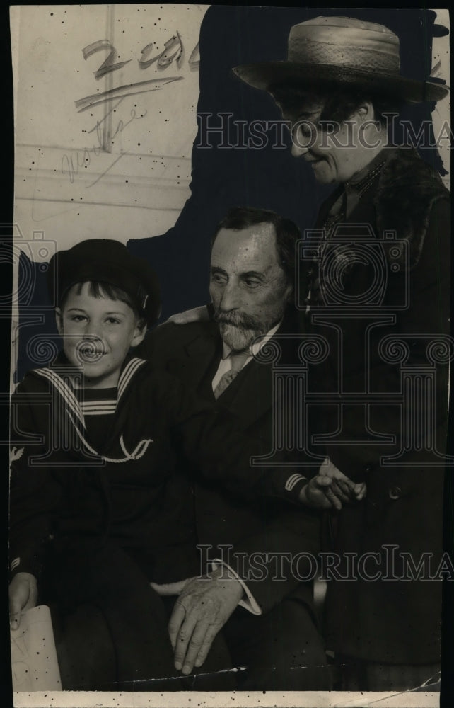 Load image into Gallery viewer, 1926 Press Photo PASS- Handwriting not thoroughly legible. - neo01666
